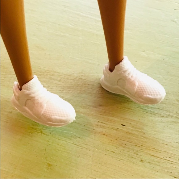 Mattel Toys Mattel Doll Shoes White Sneakers Trainers 25 Flat Feet